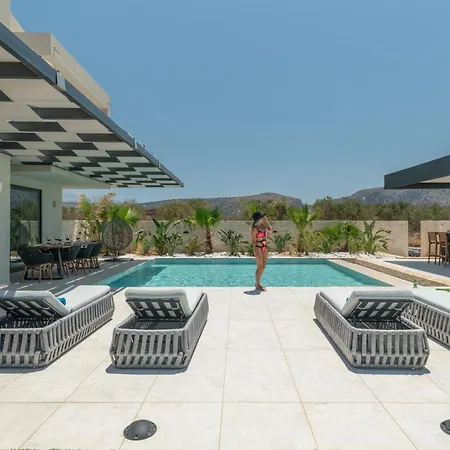 فيلة Trinity Luxury *