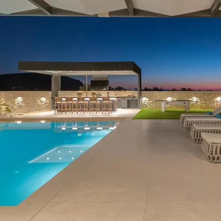 Trinity Luxury فيلة