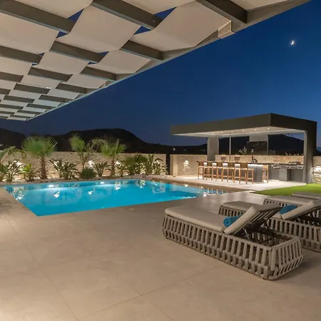 فيلة Trinity Luxury خيرسونِسوس
