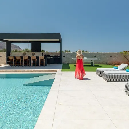 فيلة Trinity Luxury خيرسونِسوس