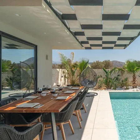 Trinity Luxury فيلة *