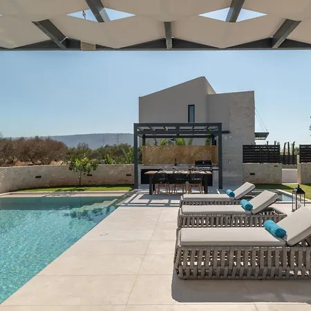 فيلة Trinity Luxury