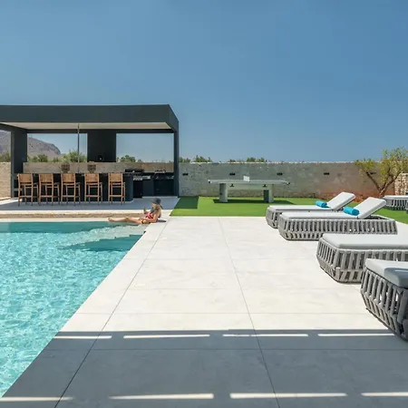 فيلة Trinity Luxury