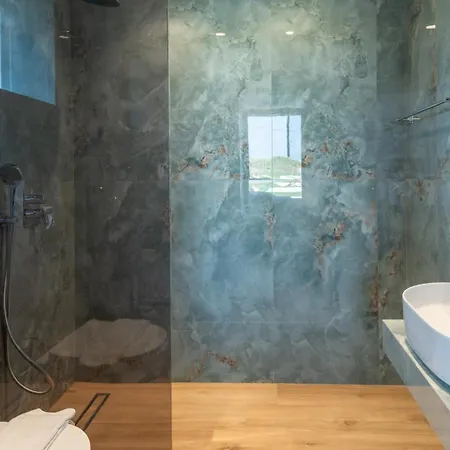 Trinity Luxury * Herszonisszosz